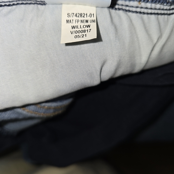 Old Navy: Maternity Premium Full-Panel Rockstar Super Skinny Jeans,Sz:16/29"insm - Picture 5 of 13